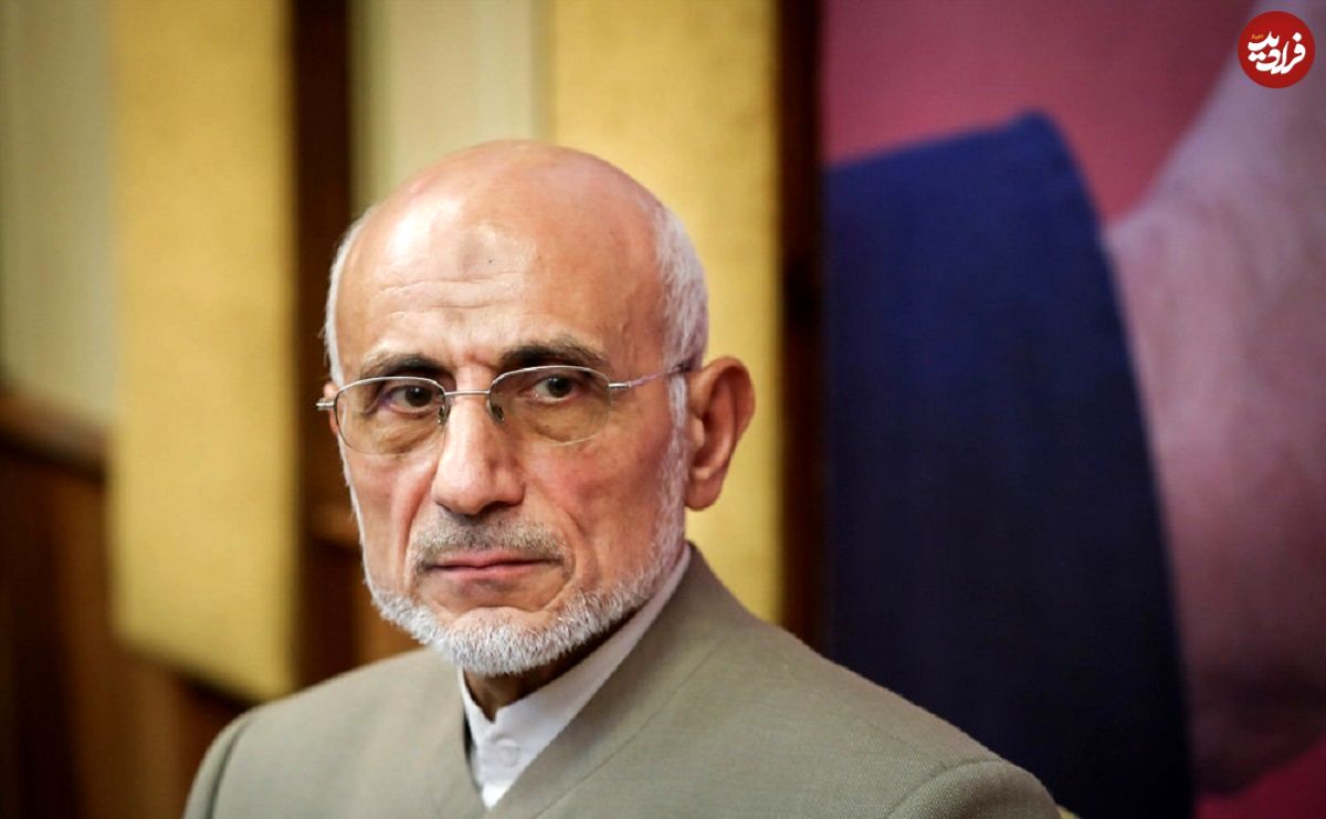 عکس؛ سفر در زمان؛ «میرسلیم، حسن روحانی و رهبر انقلاب» روی عرشه کشتی؛ اواخر دهه 60