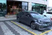 ببینید| فشردن اشتباهی پدال گاز حادثه آفرید