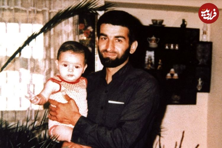 عکس؛ سفر به تاریخ؛ «شهید عباس بابایی» در حال بازی والیبال در خیابان‌های تگزاس؛ سال 1349