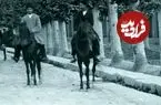 عکس| سفر به ایران قدیم؛ مردان اصفهانی سوار بر اسب در خیابان چهار باغ؛ 130 سال قبل