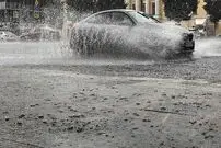 (ویدئو) باران شدید خیابان‌های مسکو را به رودخانه تبدیل کرد