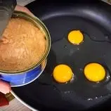 ببینید| طرز تهیه یک غذای ساده با تن ماهی و تخم مرغ