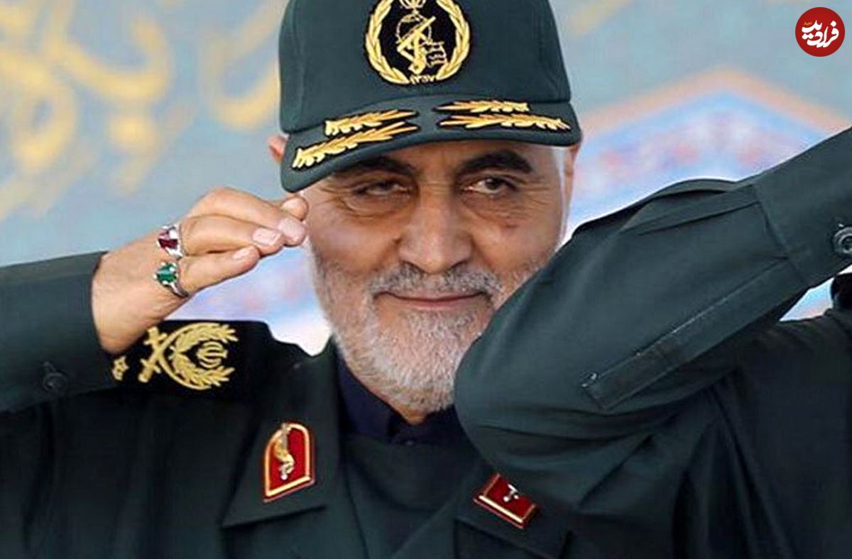 عکس؛ سفر به تاریخ؛ شادمانی و لبخند پیروزمندانۀ «حاج قاسم سلیمانی» در میدان نبرد علیه داعش
