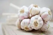 ۵ خاصیت شگفت‌انگیز سیر برای تیروئید (کم‌کار و پرکار)