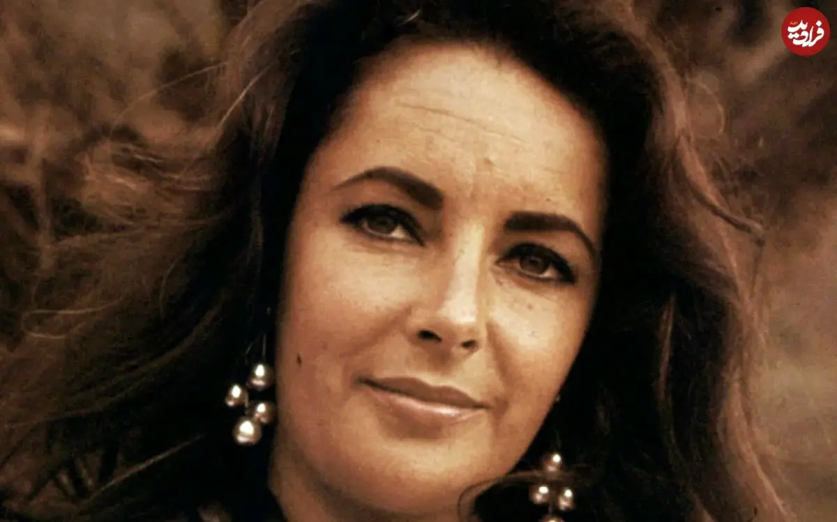 عکس| سفر در زمان؛ «الیزابت تیلور 16 ساله» در حال خوردن همبرگر؛ سال 1326