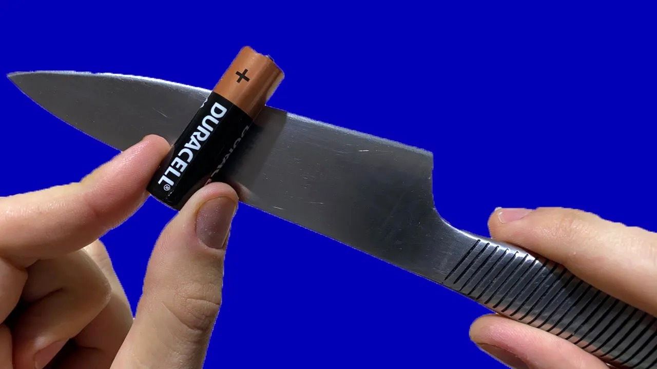 (ویدئو) 2 تکنیک جدید و عالی برای تیز کردن چاقوی کُند خانگی