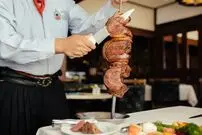 (ویدئو) شوآف دردسرساز؛ آتش زدن غذا در رستوران حادثه آفرید!