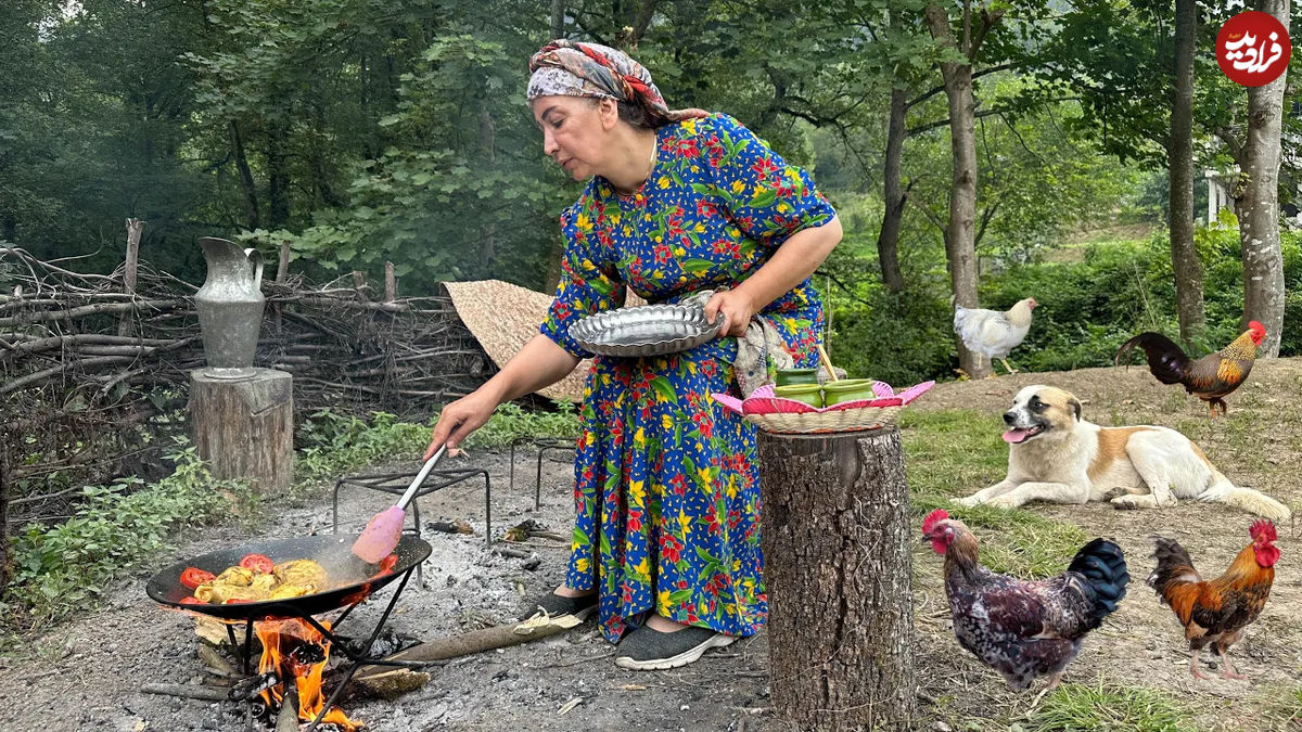 (ویدئو) غذای روستایی در مازندران؛ پخت یک غذای محلی با مرغ و سیب زمینی