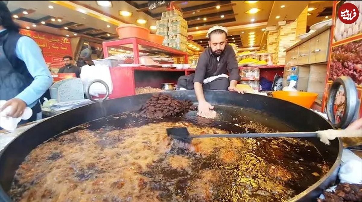 (ویدئو) غذای خیابانی در افغانستان؛ نحوه پخت چپلی کباب در کابل 