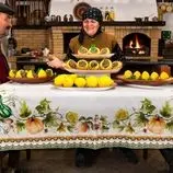 ببینید| غذای روستایی در آذربایجان؛ پخت دلمه لیمو با گوشت گاو در روستا