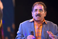 (ویدئو) شوخی آقا رشید، بازیگر مشهور با آلودگی هوا روی آنتن زنده