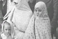 عکس| سفر زمان؛ مراجعان در اتاق انتظار یک مرکز درمانی در تهران؛ 70 سال قبل