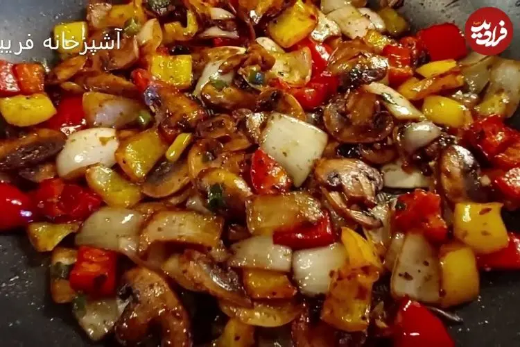 ببینید| طرز تهیه یک خوراک خوشمزه و جدید با قارچ و سبزیجات