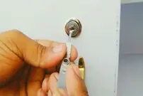 (ویدئو) 3 راه ساده و غافلگیرکننده برای باز کردن قفل کشو بدون کلید