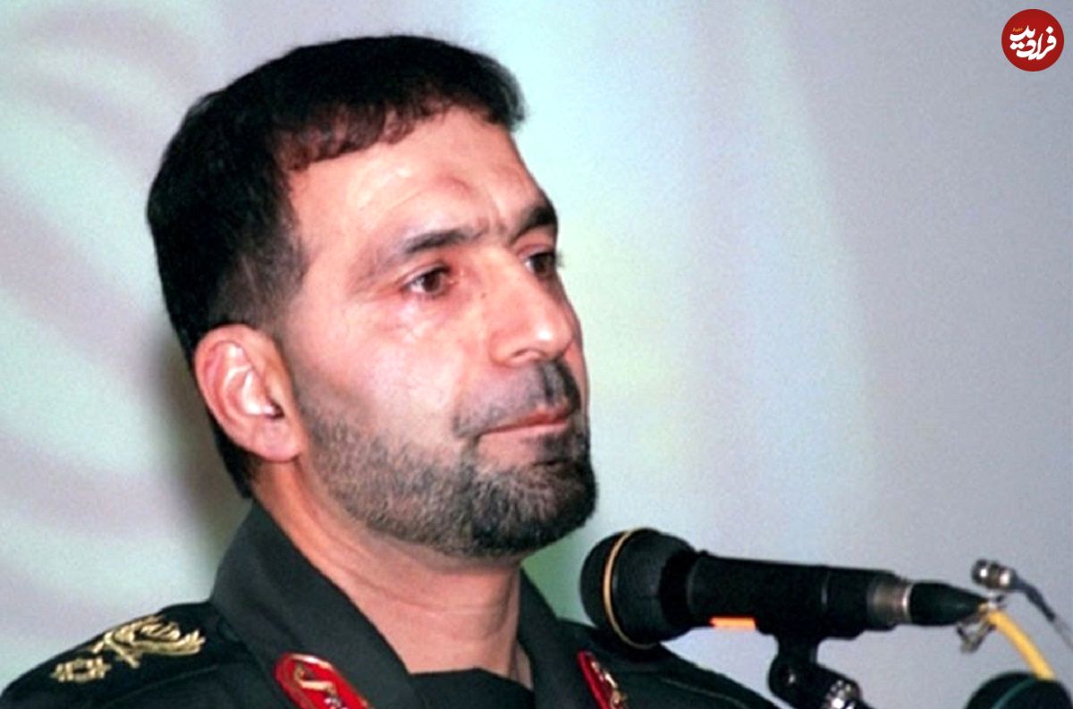 عکس؛ سفر در زمان؛ «پدر صنعت موشکی ایران در حال بررسی یک موشک»؛ دهه 70