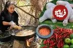ببینید| غذای روستایی در چین؛ تهیه ران مرغ سوخاری در جنگل