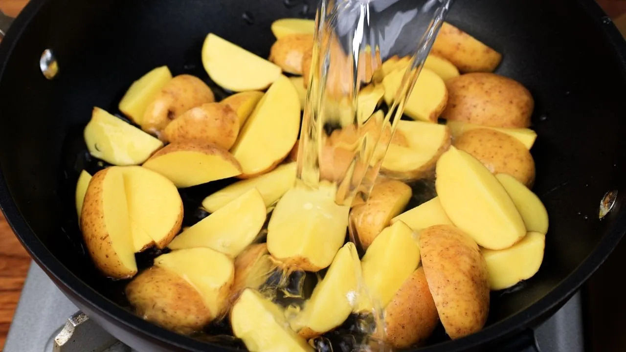 (ویدئو) یک روش جدید کانادایی برای پخت غذا با سیب زمینی در چند دقیقه