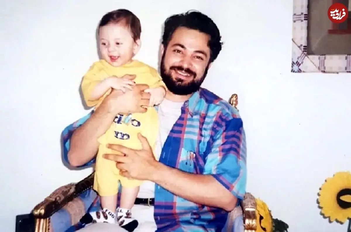 عکس| سفر در زمان؛ «آلین پسر حسن جوهرچی» در حال نواختن ساز در نوجوانی؛ دهه 80