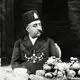 عکس| سفر زمان؛ «مظفرالدین شاه» در 11 سالگی در کنار خدمتگزارانش؛ 162 سال قبل