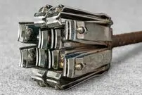 (ویدئو) فرآیند تبدیل کردن 10 ناخن گیر به یک چاقوی زیبا و کاربردی