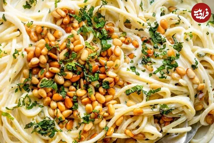 طرز تهیه اسپاگتی با سس ماست و دانه کاج