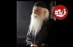 عکس| سفر به ایران قدیم؛ پیرمرد درویش با ظاهر خاص و در حال مطالعه روزنامه