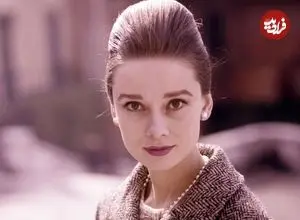 عکس| سفر در زمان؛ «آدری هپبورن» در کنار صخره‌های گچی در انگلستان؛ سال 1330