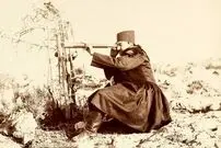عکس| سفر زمان؛ «ناصرالدین شاه» در حال عصرانه‌خوری در کنار استخر کاخ گلستان