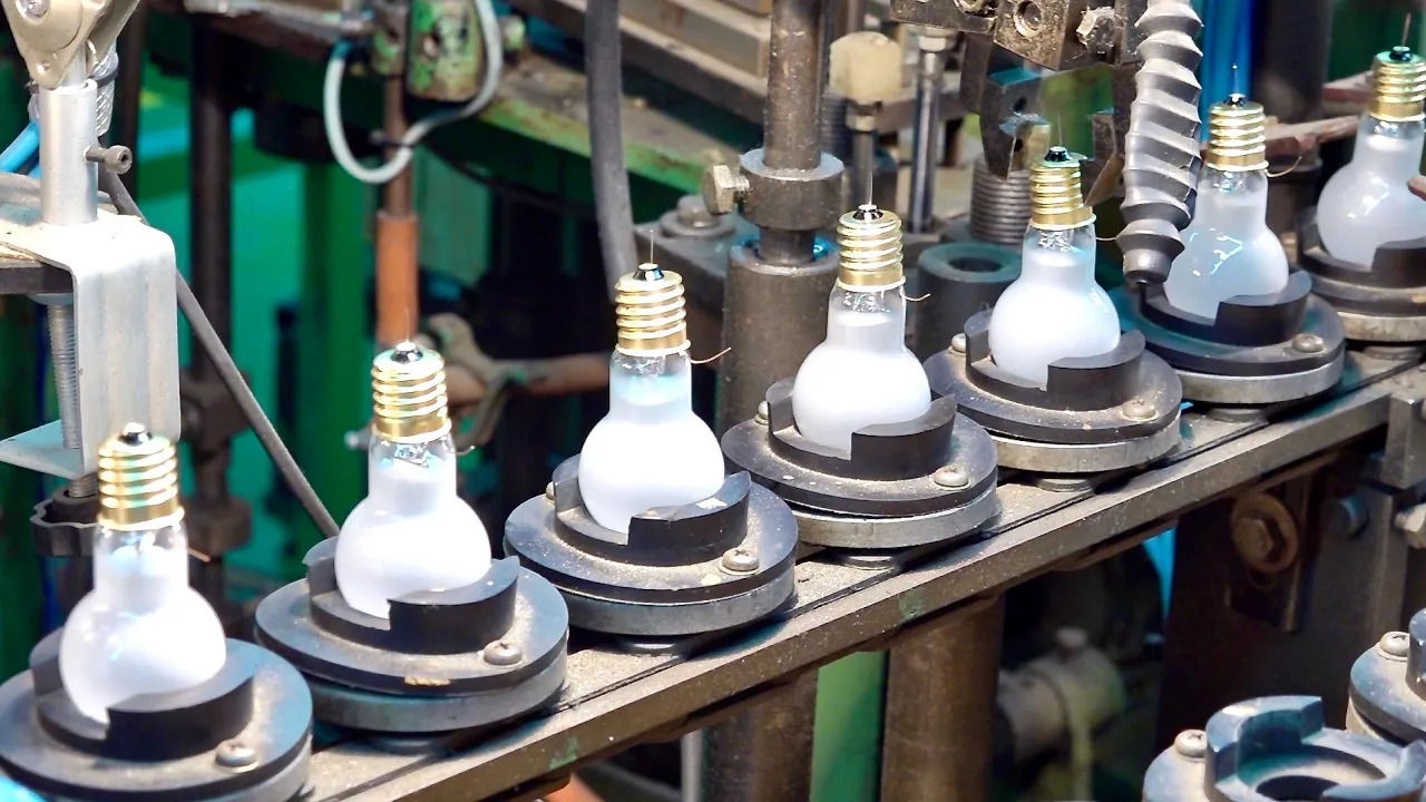 (ویدئو) فرآیند تولید انبوه لامپ در آخرین کارخانه لامپ رشته ایِ کره جنوبی
