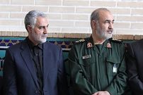 عکس؛ سفر به تاریخ؛ «سردار سلیمانی و سردار سلامی» در عزاداری شام غریبان در حضور رهبر انقلاب؛ سال 95