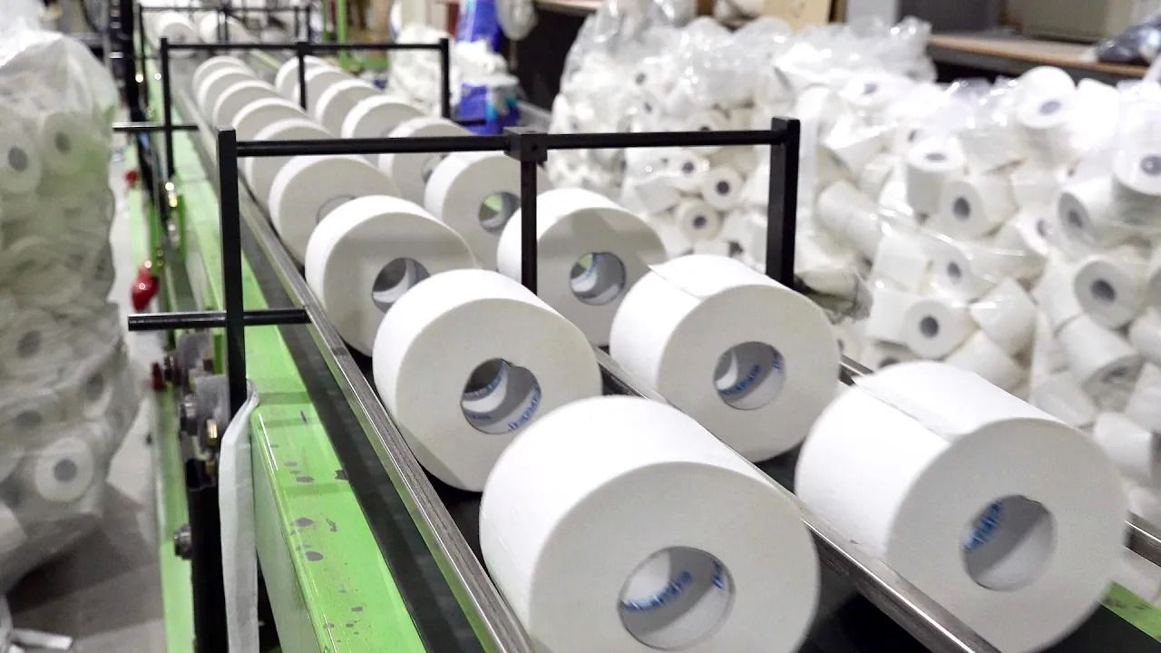 (ویدئو) دستمال توالتی که استفاده می کنید، به این شکل در کارخانه تولید می شود