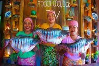 ببینید| غذای روستایی در سنگاپور؛ پخت ماهی شکم پر به روشی متفاوت در طبیعت روستا