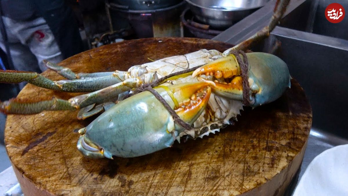 ببینید؛ غذای خیابانی در سنگاپور؛ خوراک خرچنگ و سبزیجات در یک رستوران چینی