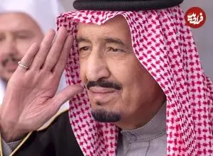 عکس| سفر در زمان؛ «ملک سلمان، پادشاه عربستان» در حال اهدای جام قهرمانی خلیج فارس؛ سال 1380