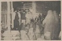عکس؛ سفر در زمان؛ ۴۰۰ دختر دانشجو شب در پیاده‌رو خوابیدند!