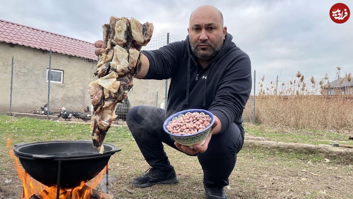 (ویدئو) غذای روستایی در روسیه؛ پخت سوپ قفقازی با گوشت بره خشک شده