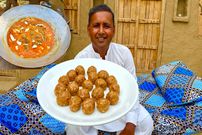 ببینید؛ غذای روستایی در پاکستان؛ پخت کوفته محلی با گوشت چرخ کرده