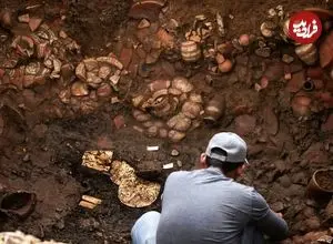 گنج «کوزه‌ها و طلاها» از مقبرۀ هزارساله بیرون آمد