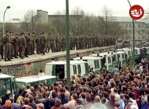 تصاویر؛ سفر در زمان؛ ۱۸ تصویر خیره کننده که فرو ریختن دیوار برلین را از زاویه ای دیگر به تصویر می کشند