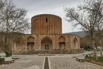 عکس| سفر زمان؛ سرباز قاجاری با توپ‌های جنگی در «کاخ خورشید»؛ 140 سال قبل
