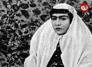 عکس| سفر به ایران قدیم؛ عکس دسته‌جمعی «شاهدخت‌های قاجاری» در حیاط یک خانه