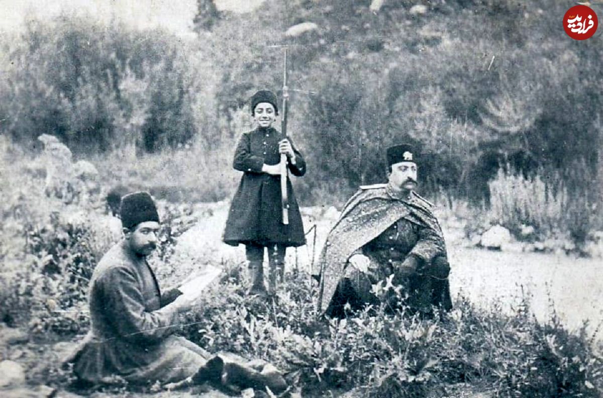 عکس؛ سفر در زمان؛ «تجمع آلمانی ها برای دیدن ناصرالدین شاه»؛ سال 1268