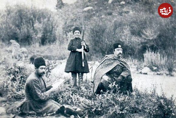 عکس؛ سفر در زمان؛ «تجمع آلمانی ها برای دیدن ناصرالدین شاه»؛ سال 1268