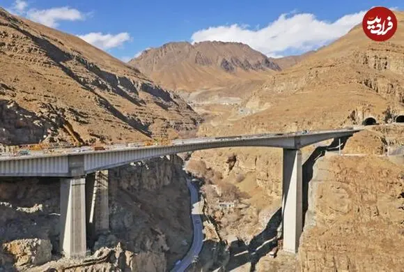 عکس| سفر زمان؛ تصویری از یک پل خرابه و یک پل نوساز در جاده شمال در دوران ناصرالدین شاه