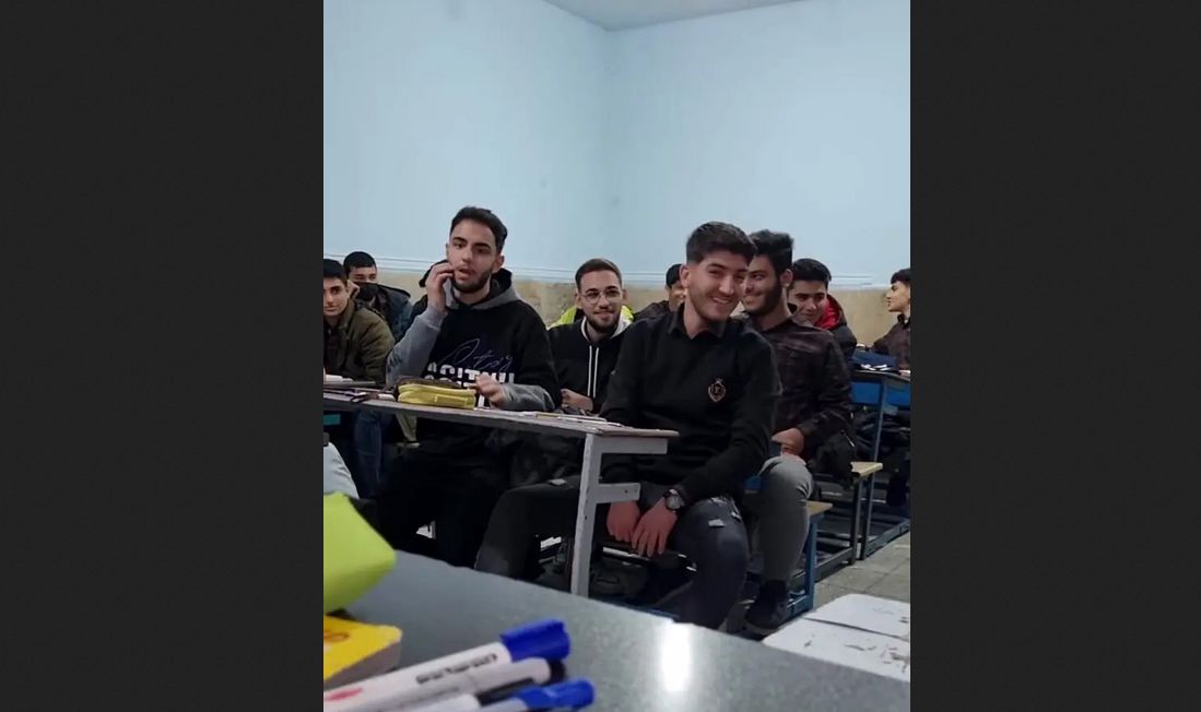 (ویدئو) هنرنمایی خنده‌دار دو دانش‌آموز در کلاس پربازدید شد