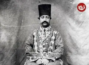 عکس| سفر زمان؛ ژست ناصرالدین شاه در روز عید قربان لب پنجرۀ حوض‌خانه