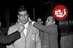 عکس؛ سفر در زمان؛ «غلامرضا تختی» در کنار کشتی گیران ایرانی و خارجی؛ دهه 30