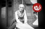 عکس| سفر در زمان؛ «نیما یوشیج و پسرش شراگیم» در حال شنا کردن در دریا؛ دهه 30
