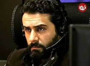 عکس| سفر زمان؛ تیپ و چهرۀ متفاوت «محمد سریال گاندو» در یک تئاتر؛ سال 95