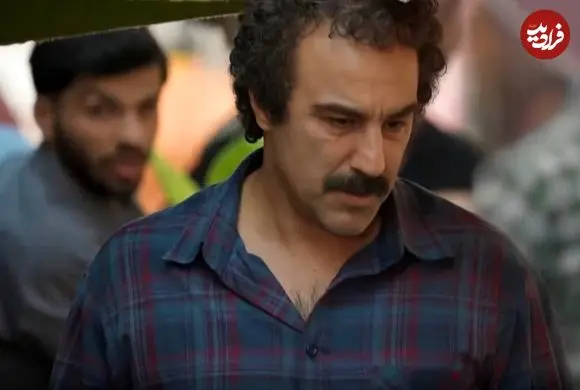 عکس| سفر در زمان؛ «نقی، ارسطو و ارشاد» سریال پایتخت 7 روی دیوار چین؛ سال 94